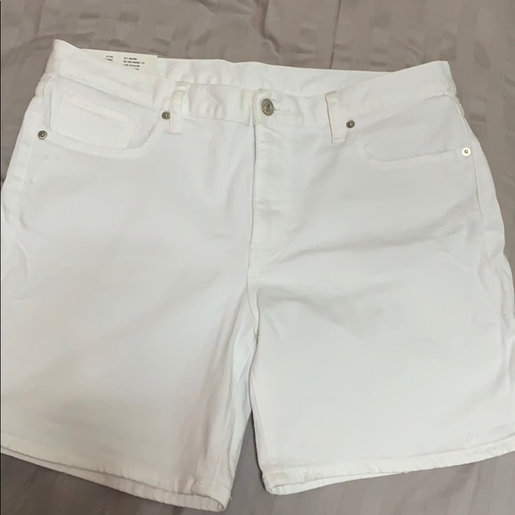 white denim boyfriend shorts